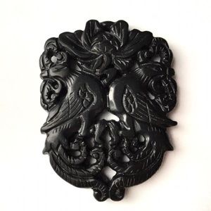 Carved black onyx pendant twin sparrows design
